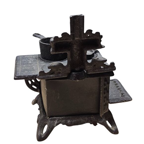 Vintage Queen Cast Iron Child's Toy Salesman Sample Stove Fry Pan Sauce Pan - Picture 10 of 11